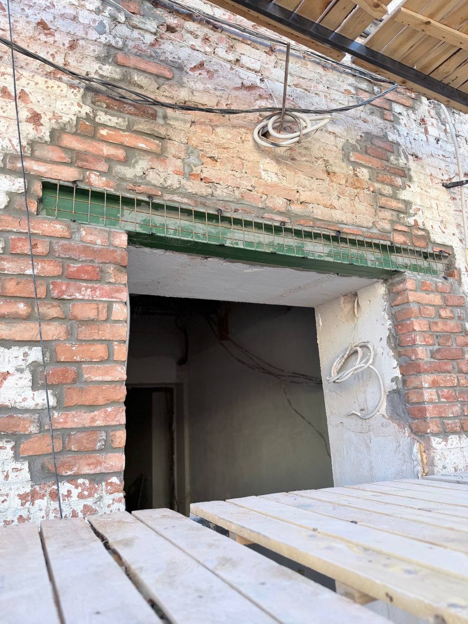 Усиленный проём в исторической кирпичной стене